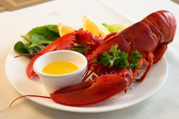 Cooked Maine Lobster with Lemon and Butter